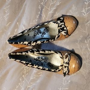 Naughty Monkey sz 9.5 cork look/black & white bow accent heels